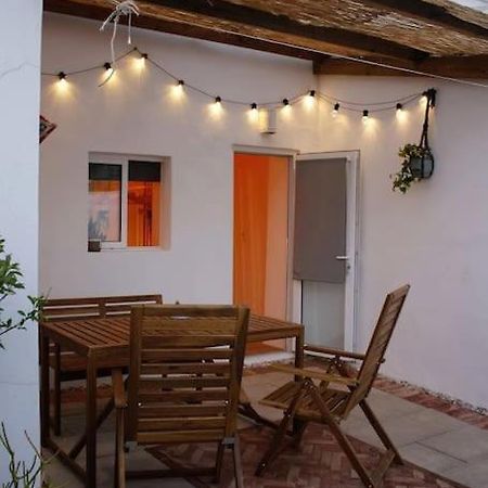 Appartamento Cozy Townhouse With Patio Raposeira  Esterno foto