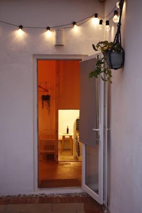 Appartamento Cozy Townhouse With Patio Raposeira  Esterno foto